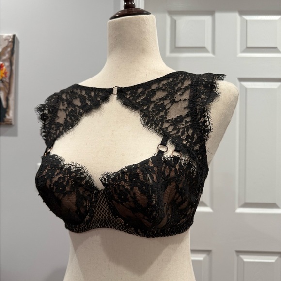 Victoria’s Secret Elegant Black Lace Bralette 34D - Picture 2 of 7